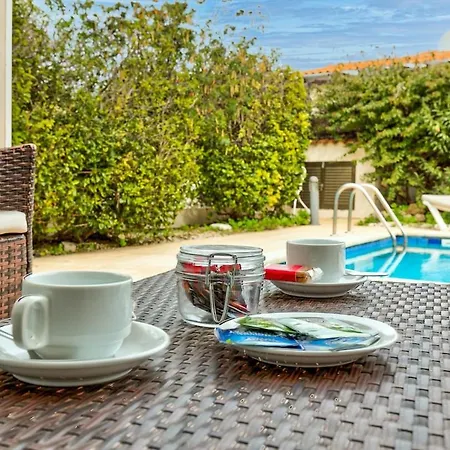 Βίλα Kalandia Emba